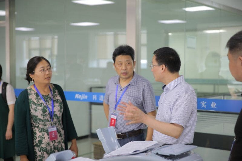 棲霞區(qū)文聯(lián)組織文藝家到澳思泰現(xiàn)場采風(fēng)